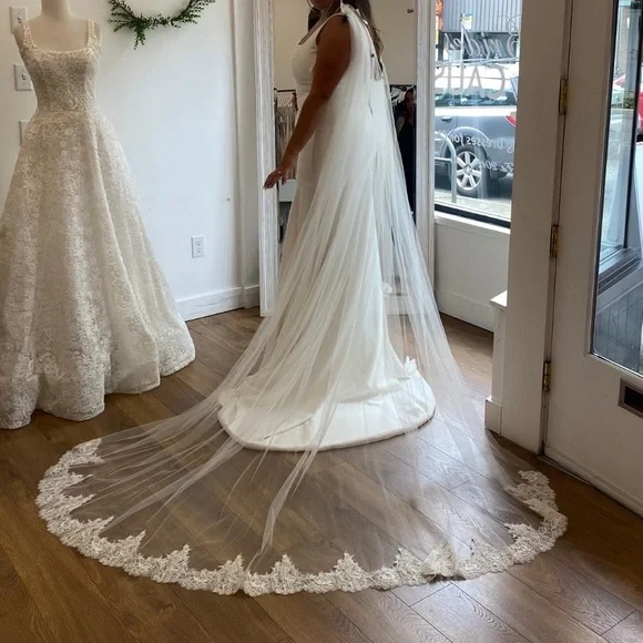Brand new veil, never worn! A.B Ellie Tulle Edge Veil (brand new never worn) | The  main image 3
